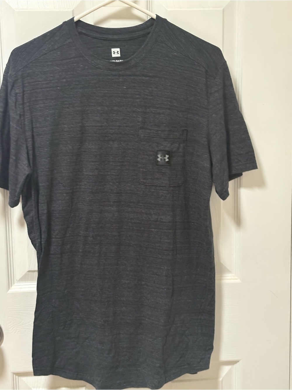 Under Armour Men’s Heather Charcoal Short Sleeve Pocket Tee